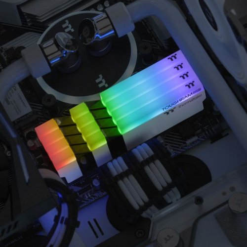 Фото ОЗП Thermaltake DDR4 16GB (2x8GB) 3200Mhz TOUGHRAM RGB (R022D408GX2-3200C16A) White