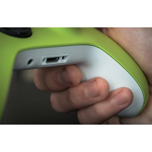 Купить Игровой манипулятор Microsoft Xbox Wireless Controller (889842716528) Electric Volt - цена в Харькове, Киеве, Днепре, Одессе
в интернет-магазине Telemart фото