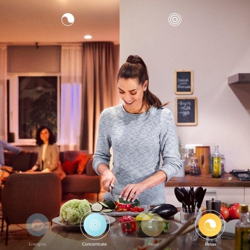 Купити Розумна лампа з димером Philips Hue E27 9W (60W) 2000K-6500K RGB ZigBee Bluetooth (929002216824) - ціна в Києві, Львові, Вінниці, Хмельницькому, Франківську, Україні | інтернет-магазин TELEMART.UA фото