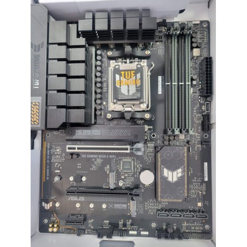 Купить Уценка материнская плата Asus TUF GAMING B650-E WIFI (sAM5, AMD B650) (Следы установки, 669102) с проверкой совместимости: обзор, характеристики, цена в Киеве, Днепре, Одессе, Харькове, Украине | интернет-магазин TELEMART.UA фото