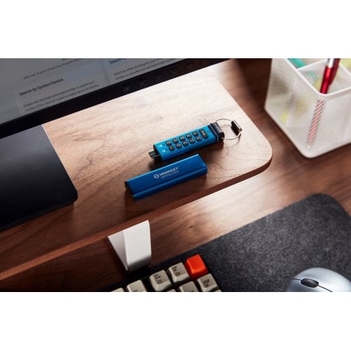 Купити Накопичувач Kingston IronKey Keypad 200 8GB USB 3.2 Type-C (IKKP200C/8GB) Blue - ціна в Києві, Львові, Вінниці, Хмельницькому, Франківську, Україні | інтернет-магазин TELEMART.UA фото