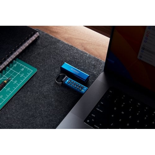 Купити Накопичувач Kingston IronKey Keypad 200 8GB USB 3.2 Type-C (IKKP200C/8GB) Blue - ціна в Києві, Львові, Вінниці, Хмельницькому, Франківську, Україні | інтернет-магазин TELEMART.UA фото