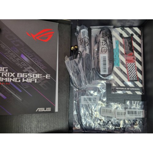 Купить Уценка материнская плата Asus ROG STRIX B650E-E GAMING WIFI (sAM5, AMD B650) (Следы установки, 687344) с проверкой совместимости: обзор, характеристики, цена в Киеве, Днепре, Одессе, Харькове, Украине | интернет-магазин TELEMART.UA фото