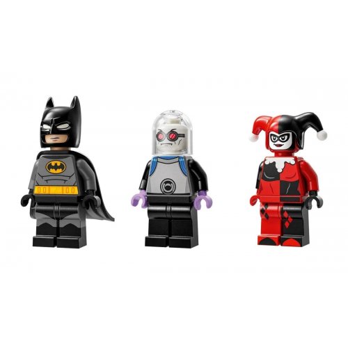 Купить Конструктор LEGO DC Batman Бэтмен на бетмобиле против Харли Квин и Мистера Фриза 435 деталей (76274) - цена в Харькове, Киеве, Днепре, Одессе
в интернет-магазине Telemart фото