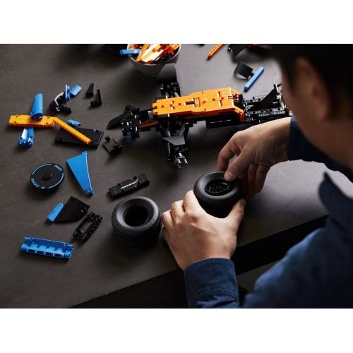 Купить Конструктор LEGO Technic Гоночный автомобиль McLaren Formula 1 1432 детали (42141) - цена в Харькове, Киеве, Днепре, Одессе
в интернет-магазине Telemart фото