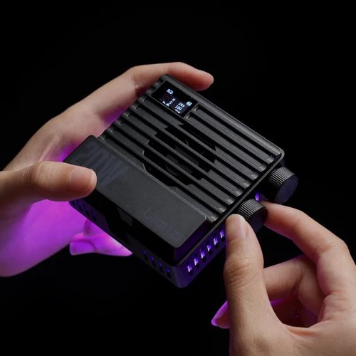 Купить Видеосвет Ulanzi LE20 20W Pocket RGB Video Light (L090 LE20) Black - цена в Харькове, Киеве, Днепре, Одессе
в интернет-магазине Telemart фото