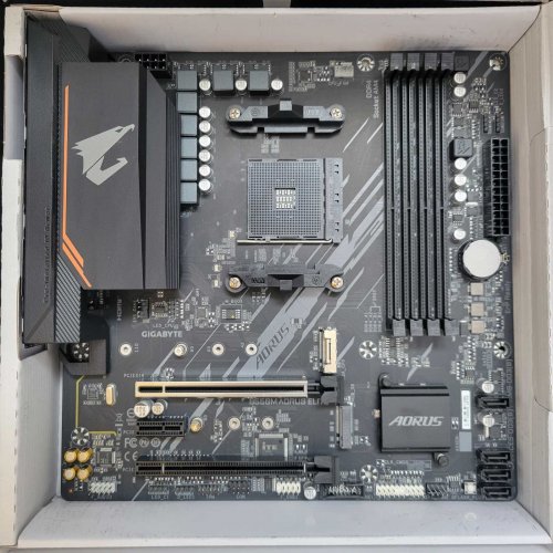 Купить Уценка материнская плата Gigabyte B550M AORUS ELITE (sAM4, AMD B550) (Следы использования, 766169) с проверкой совместимости: обзор, характеристики, цена в Киеве, Днепре, Одессе, Харькове, Украине | интернет-магазин TELEMART.UA фото