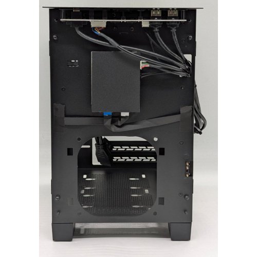 Корпус Razer Tomahawk Mini-ITX Tempered Glass без БП (RC21-01400100-R3M1) Black (Відновлено продавцем, 768138) купити з перевіркою сумісності: огляд, характеристики, ціна у Києві, Львові, Вінниці, Хмельницькому, Івано-Франківську, Україні | інтернет-магазин TELEMART.UA фото