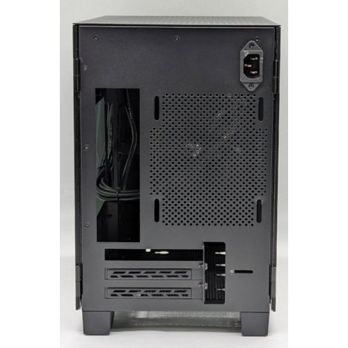 Корпус Razer Tomahawk Mini-ITX Tempered Glass без БП (RC21-01400100-R3M1) Black (Відновлено продавцем, 768138) купити з перевіркою сумісності: огляд, характеристики, ціна у Києві, Львові, Вінниці, Хмельницькому, Івано-Франківську, Україні | інтернет-магазин TELEMART.UA фото