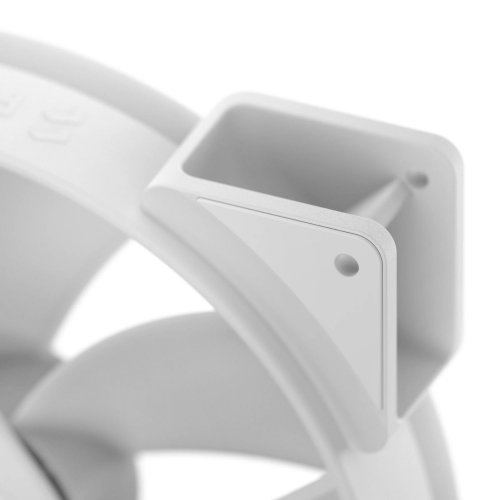 Купить Кулер для корпуса Fractal Design Prisma AL-18 ARGB PWM (FD-FAN-PRI-AL18-PWM-WT) White с проверкой совместимости: обзор, характеристики, цена в Киеве, Днепре, Одессе, Харькове, Украине | интернет-магазин TELEMART.UA фото