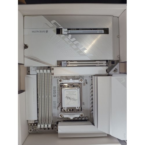 Уценка материнская плата Gigabyte B850 AORUS STEALTH ICE (sAM5, AMD B850) (Следы использования, 821471) купить в Украине: Киев, Днепр, Харьков, Одесса  | Проверка совместимости, низкая цена, отзывы, характеристики от TELEMART фото 3 Уценка материнская плата Gigabyte B850 AORUS STEALTH ICE (sAM5, AMD B850) (Следы использования, 821471) купить в Украине: Киев, Днепр, Харьков, Одесса  | Проверка совместимости, низкая цена, отзывы, характеристики от TELEMART фото