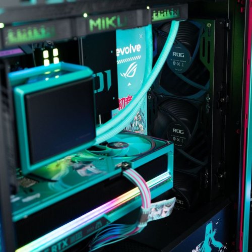 Компьютер EVOLVE SpecialPart HATSUNE_MIKU Edition (EVSP-HMR980X3DN508-D564S1TBK) Black купить в Украине: Киев, Днепр, Харьков, Одесса  | Низкая цена, отзывы, характеристики от TELEMART фото