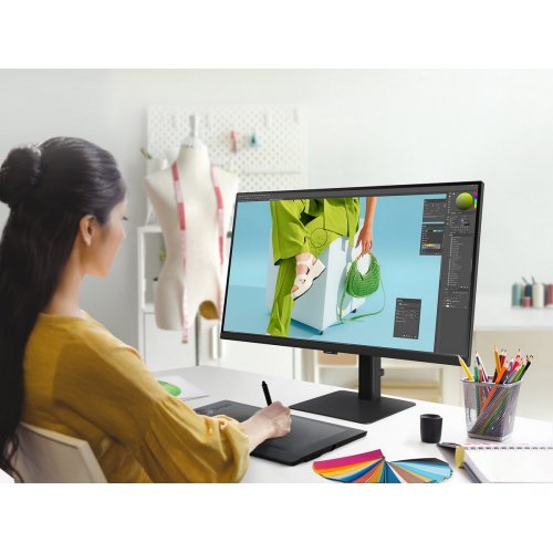 Монитор Samsung 32" ViewFinity S7 S70D (LS32D700EAIXUA) Black купить в Украине: Киев, Днепр, Харьков, Одесса  | Низкая цена, отзывы, характеристики от TELEMART фото