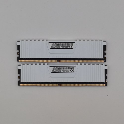 Озп Corsair DDR4 16GB (2x8GB) 3200Mhz Vengeance LPX White (CMK16GX4M2E3200C16W) (Відновлено продавцем, 870074) купити в Україні: Київ, Львів, Хмельницький, Тернопіль, Івано-Франківськ | Перевірка сумісності, низька ціна, відгуки, характеристики від TELEMART фото