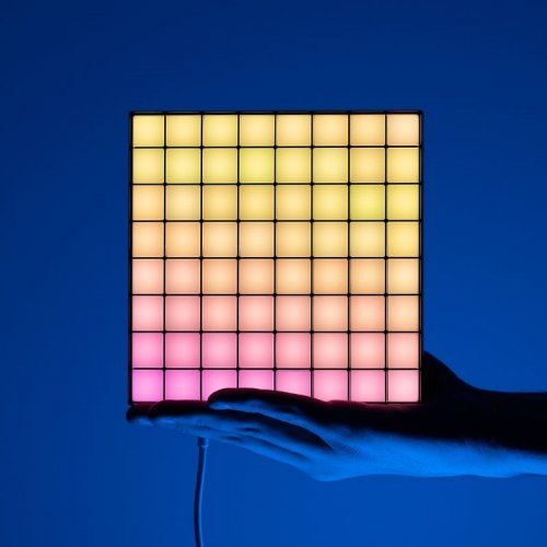 Smart LED Панель Twinkly Squares 1 Starter Panel RGB LED USB-C (TWQ064STW-01-BUSB) Black купити в Україні: Київ, Львів, Хмельницький, Тернопіль, Івано-Франківськ | Низька ціна, відгуки, характеристики від TELEMART фото