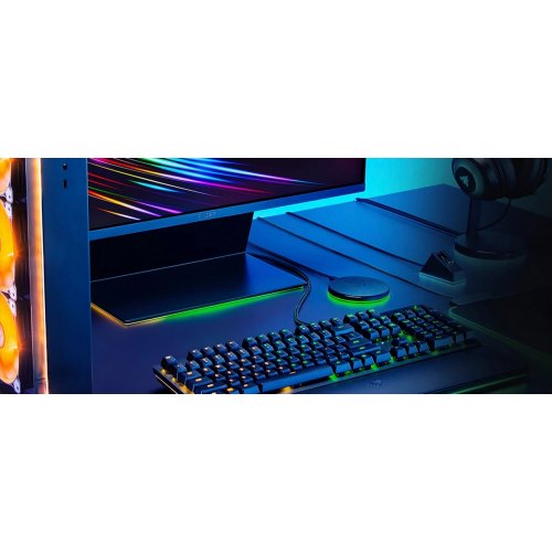 Беспроводное зарядное устройство Razer Charging Pad Chroma 10W (RC21-01600100-R371) Black купить в Украине: Киев, Днепр, Харьков, Одесса  | Низкая цена, отзывы, характеристики от TELEMART фото