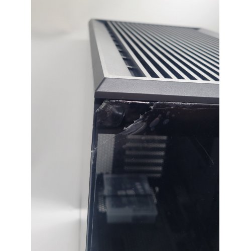 Уцінка корпус Lian Li Vector V100R Tempered Glass без БЖ (G99.V100RX.01) Black (Пошкодження скла., 888804) купити в Україні: Київ, Львів, Хмельницький, Тернопіль, Івано-Франківськ | Перевірка сумісності, низька ціна, відгуки, характеристики від TELEMART фото