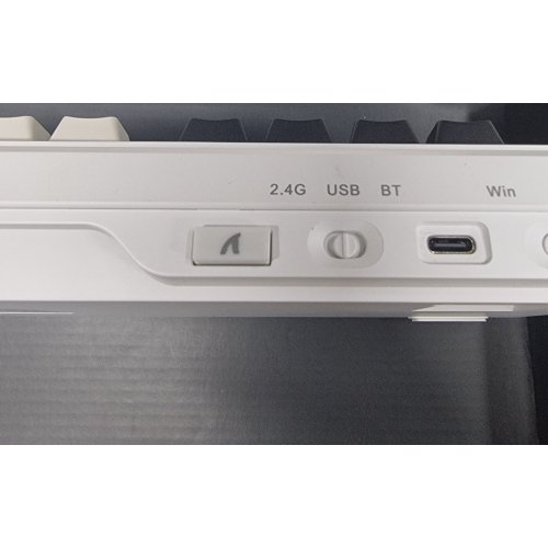 Уцінка клавіатура Attack Shark X98 Pro RGB Linear Blueberry Switch Wireless (AS-6972792470498-CW) Cheese White (Сліди використання, 890973) купити в Україні: Київ, Львів, Хмельницький, Тернопіль, Івано-Франківськ | Низька ціна, відгуки, характеристики від TELEMART фото
