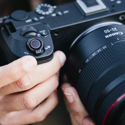 Бездзеркальний фотоапарат Canon EOS R6 V Body (7250C020) Black купити в Україні | Telemart фото