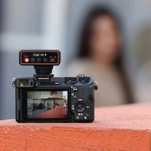 Накамерный свет Ulanzi Vijim F12 Mini Camera Flash Speedlite (UV-L044GBB2 F12) купить в Украине | Telemart фото