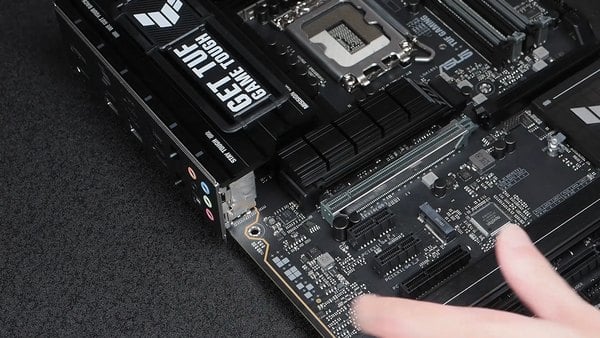 PCIe Slot Q-Release