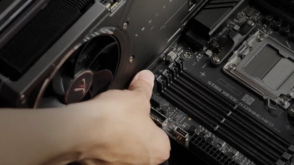 PCIe Slot Q-Release