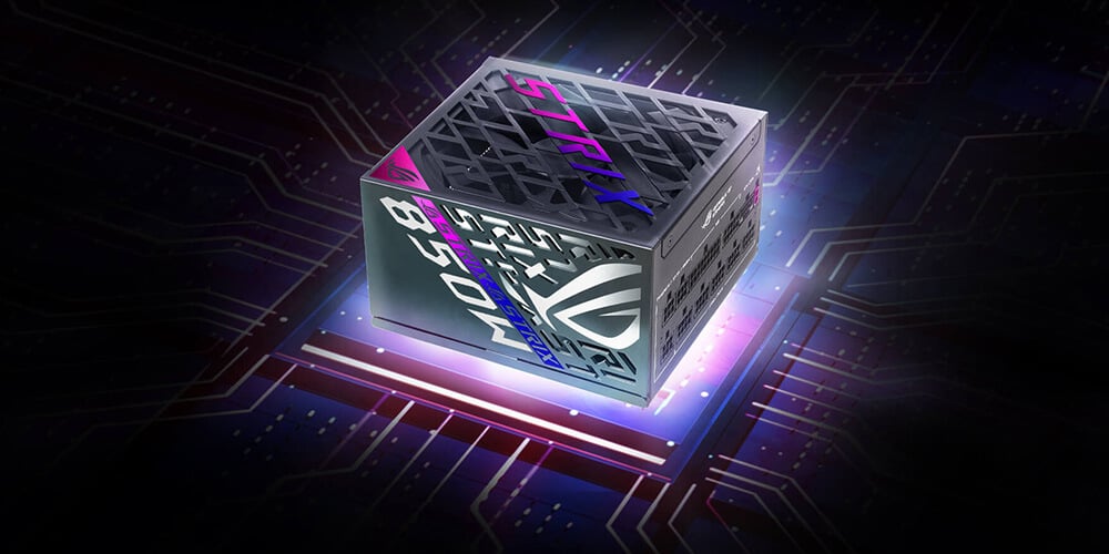 Блок живлення ROG Strix 850W Platinum, зображений під кутом з підсвіченими елементами, на тлі з мотивом схеми